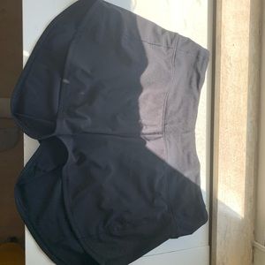lululemon speed up shorts in black size 8